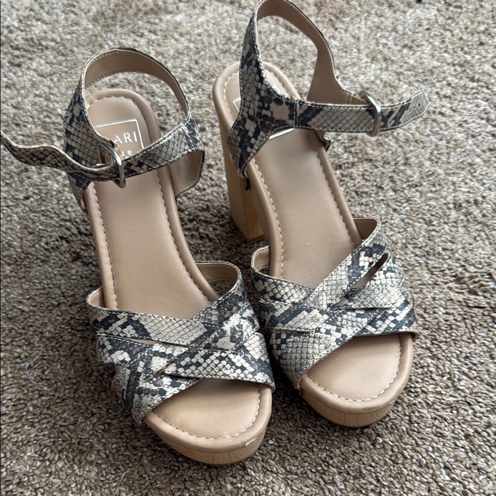 Black and Cream wedged heel with Modern Design